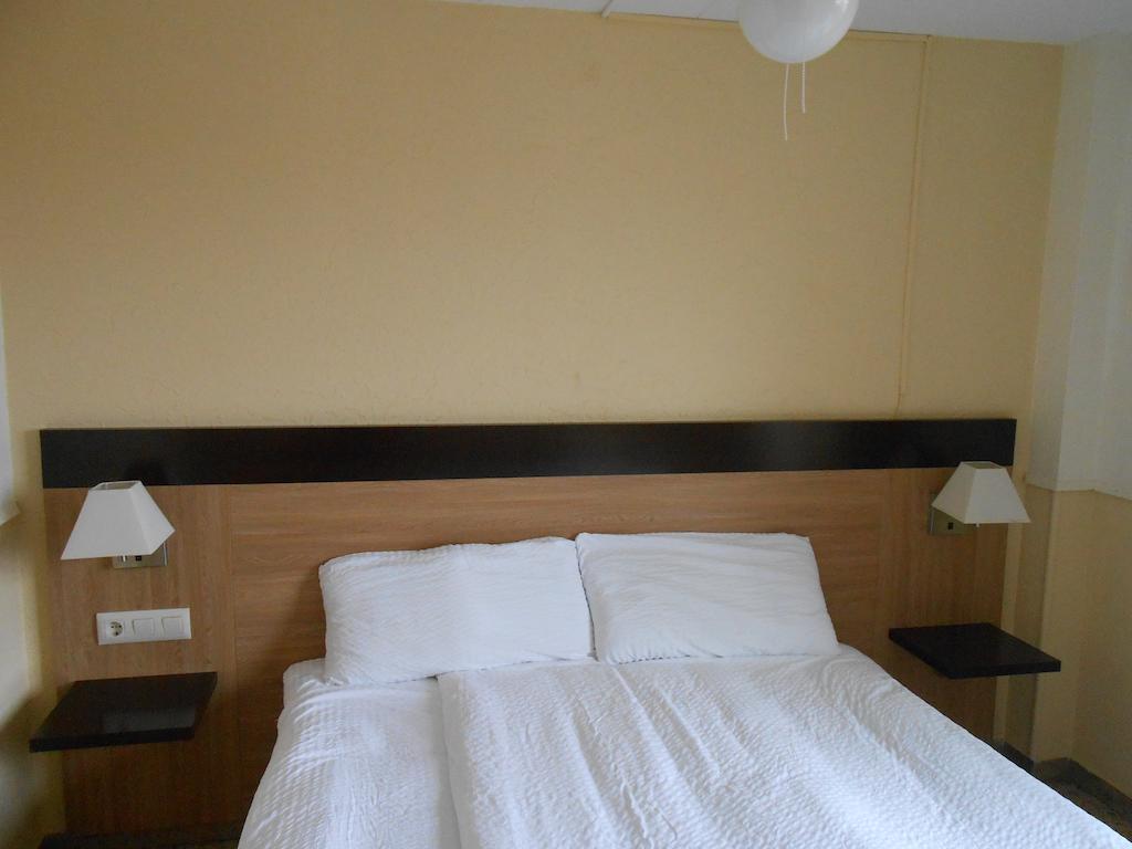 רוזס Hotel Marbella מראה חיצוני תמונה